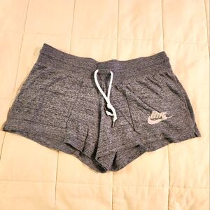 Nike Women's Shorts, Heathered Gray Knit Sz Med EUC Pockets, Athletic Athleisure